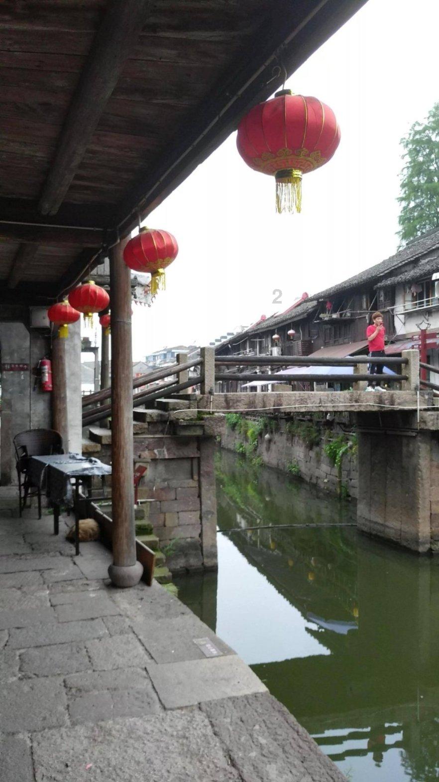 跳动的旋转球